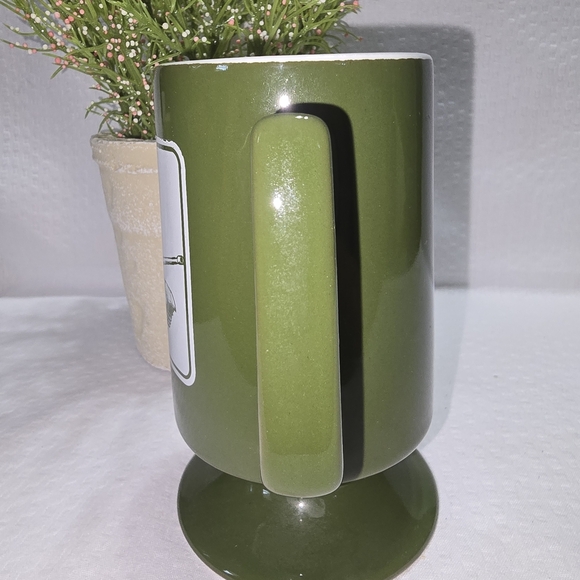VINTAGE FOOTED MUG ARMY GREEN WITH GRAPHIC DESIGN GATOR ON ARMY TANK NOSTALGIC - Picture 4 of 6